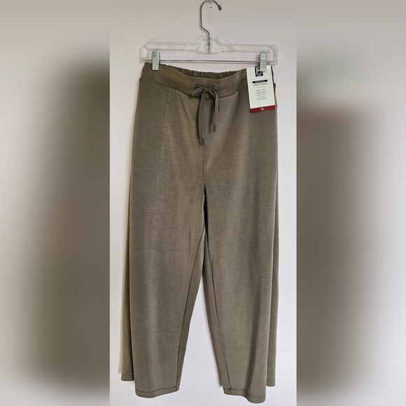 Women Pull-On Capri Pants Knit - Picture 1 of 4